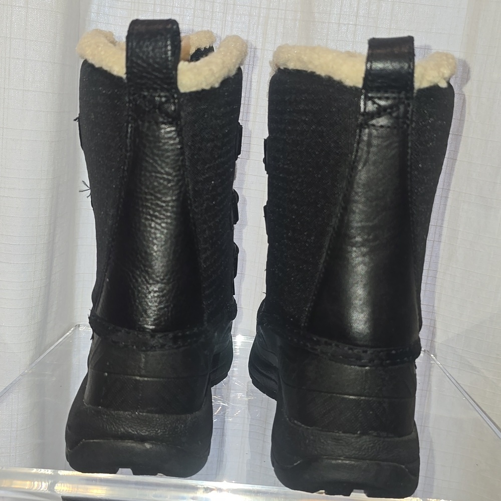 Baffin Black Tessa Boots with White Fur Trim Winter Boots - Picture 15 of 16